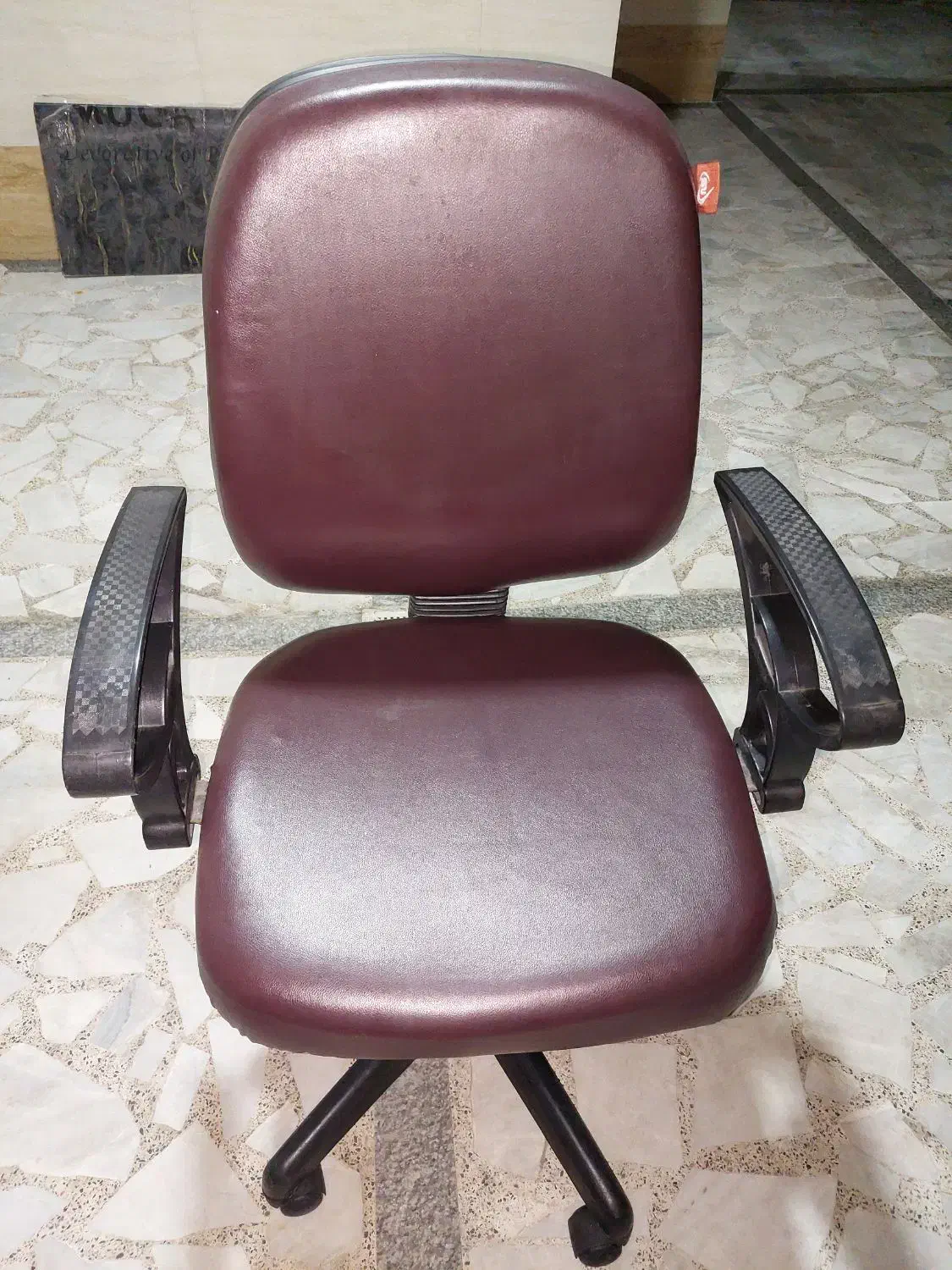 صندلی اداری|صندلی و نیمکت|رشت, سعدی (تختی)|دیوار