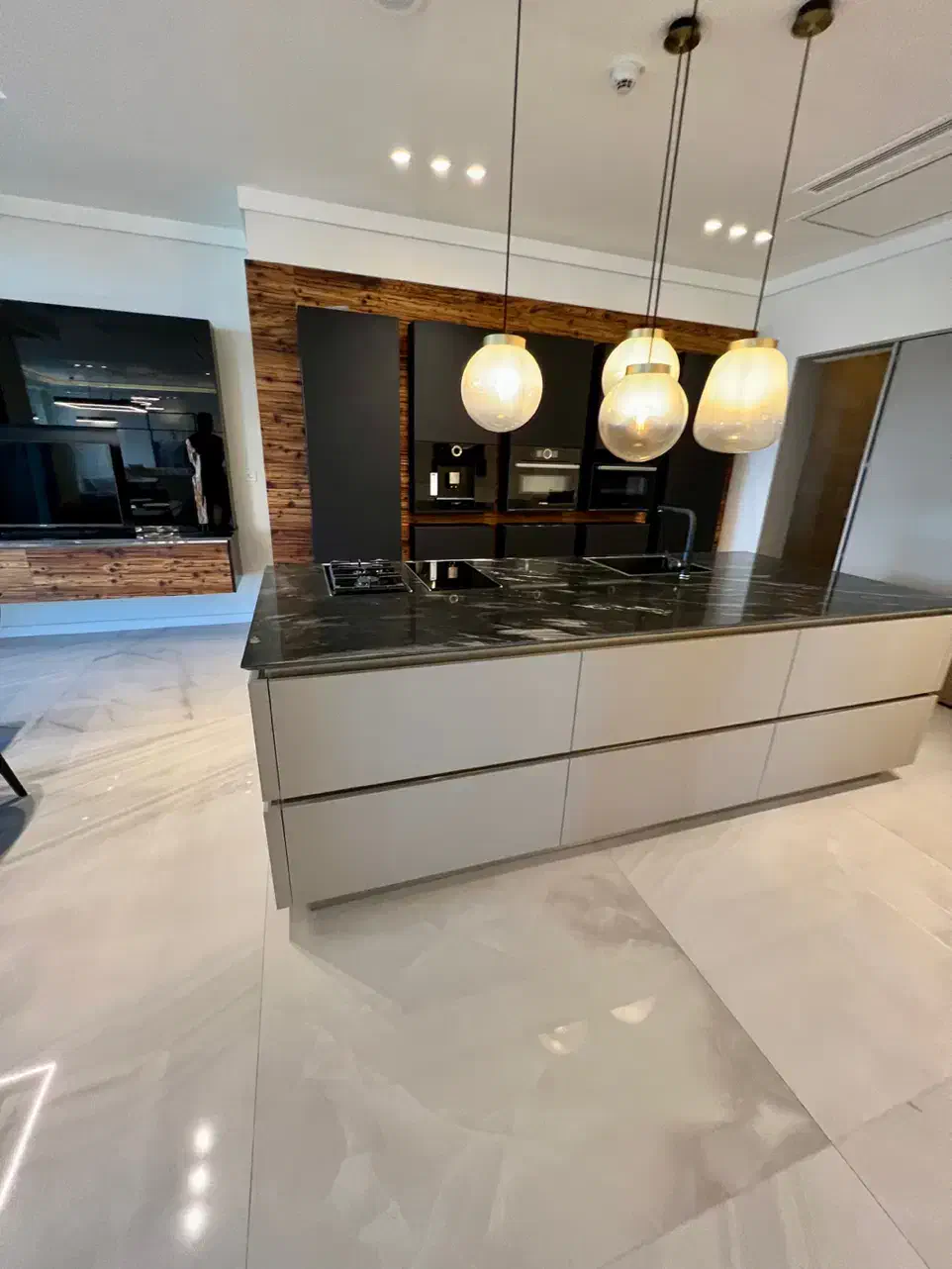 ۳۸۰متر مدرن+۳۰متر تراس ویوو شهر و باغ