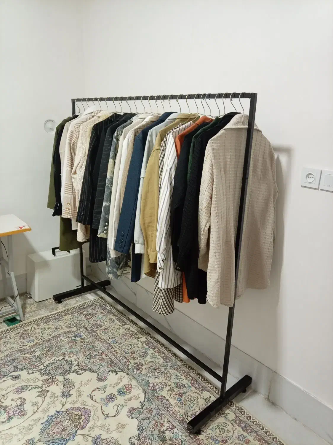 طراحی و ساخت رگال لباس سفارشی با سلیقه شما|فروشگاه و مغازه|بردسکن, |دیوار