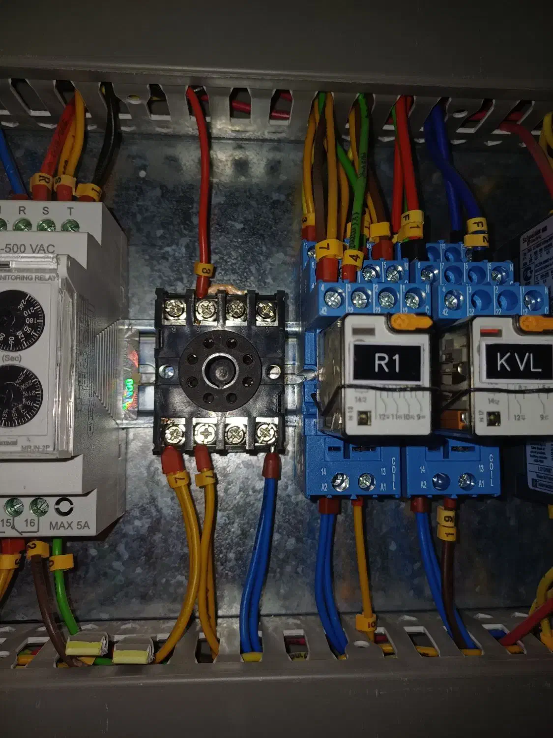 برقکار صنعتی و ساختمان|خدمات پیشه و مهارت|شیراز, باغشهر قصر سبز|دیوار