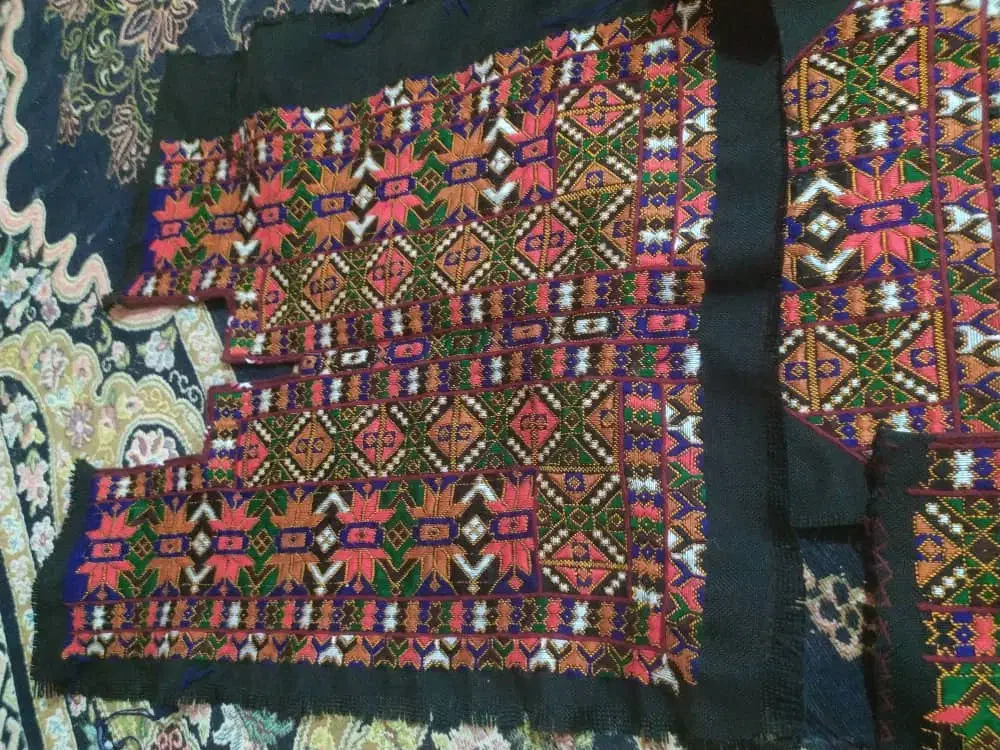 زیاستین|لباس|کورین, |دیوار