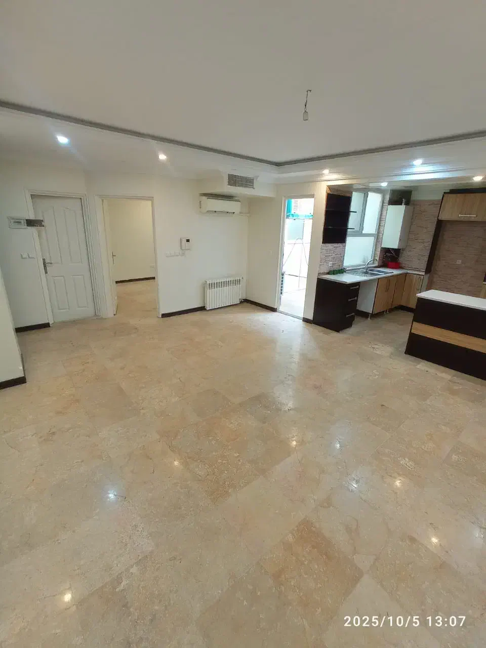 ۶۱متر/۱۰ساله تراورتن/در محله ای ارام /سالن مربع