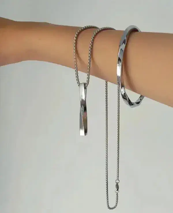 بنگل|بدلیجات|قرچک, پویینک|دیوار