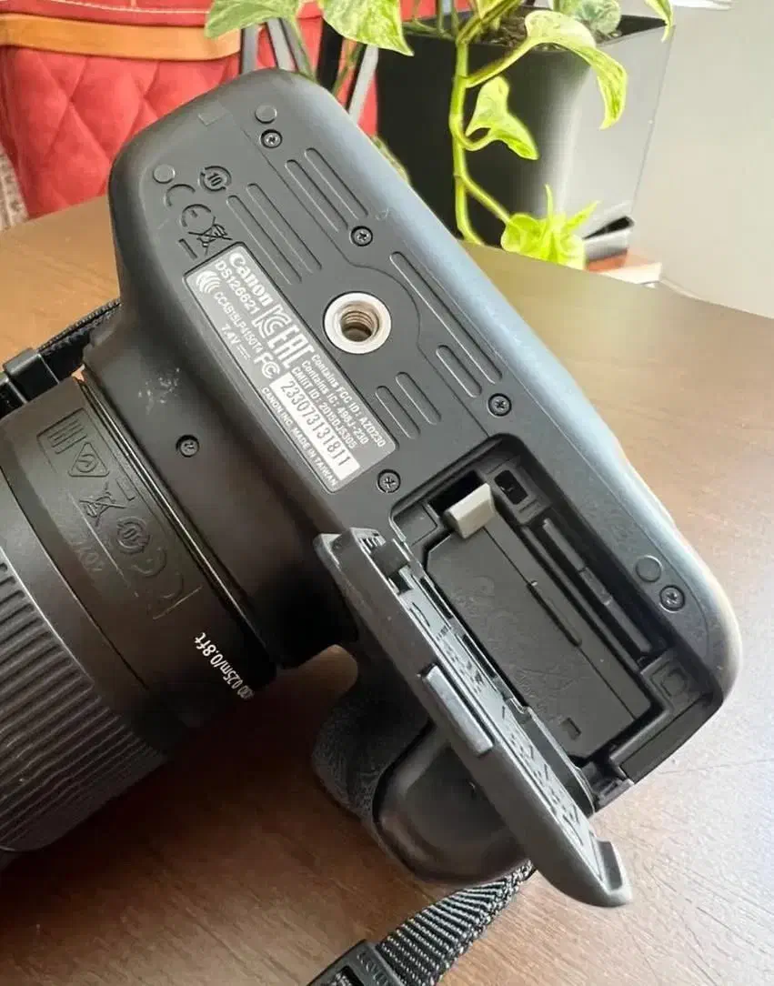 دوربین DSLR - Canon 1300D|دوربین عکاسی و فیلم‌برداری|بجنورد, |دیوار