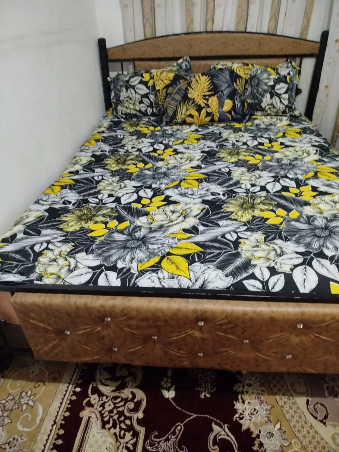 تخت|تشک تختخواب|گلبهار, شهر جدید گلبهار|دیوار