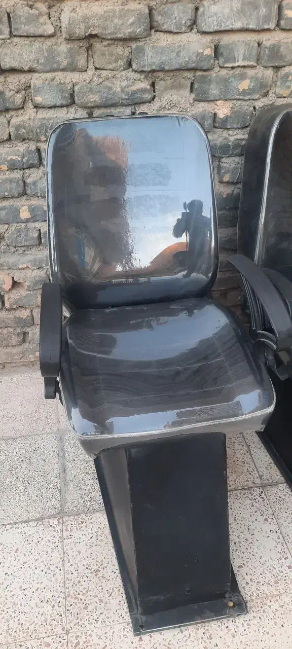 صندلی آرایشگاه|آرایشگاه و سالن‌های زیبایی|تربت‌حیدریه, باغ سلطانی|دیوار