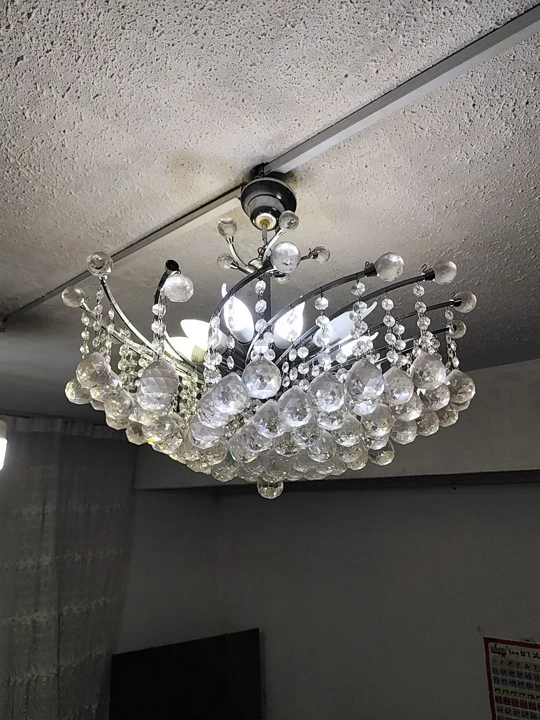 لوستر زیبا کریستالی|لوستر و چراغ آویز|شیراز, گلدشت معالی‌آباد|دیوار