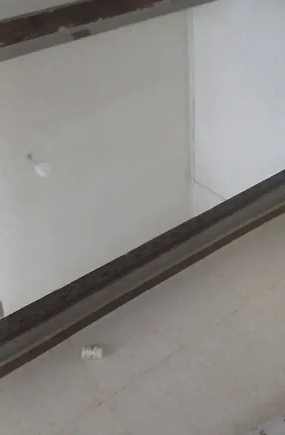 آینه|آینه|مرودشت, ژیان|دیوار