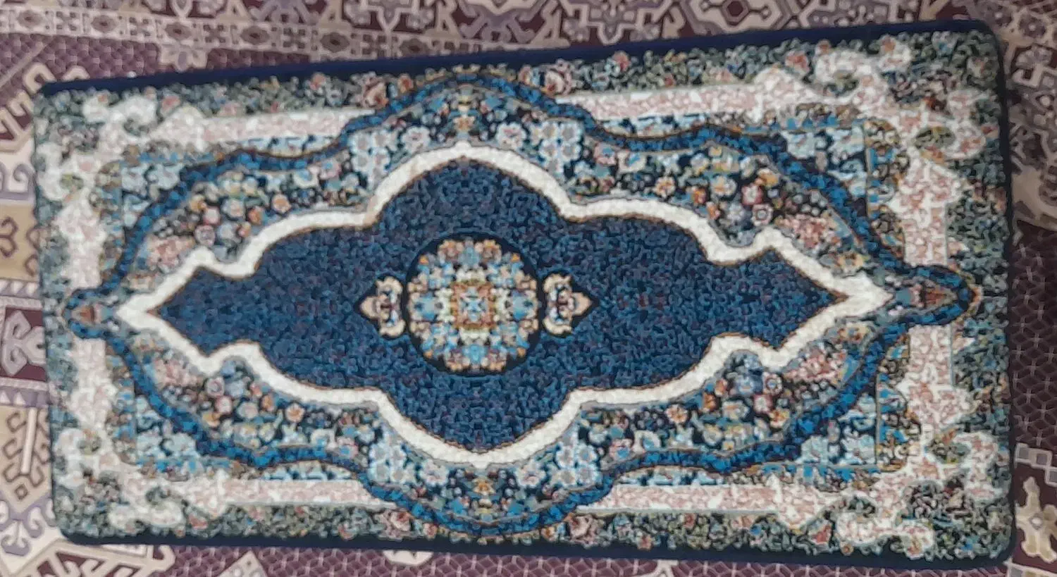 پشتی سرمه ای|پشتی|بروجرد, |دیوار