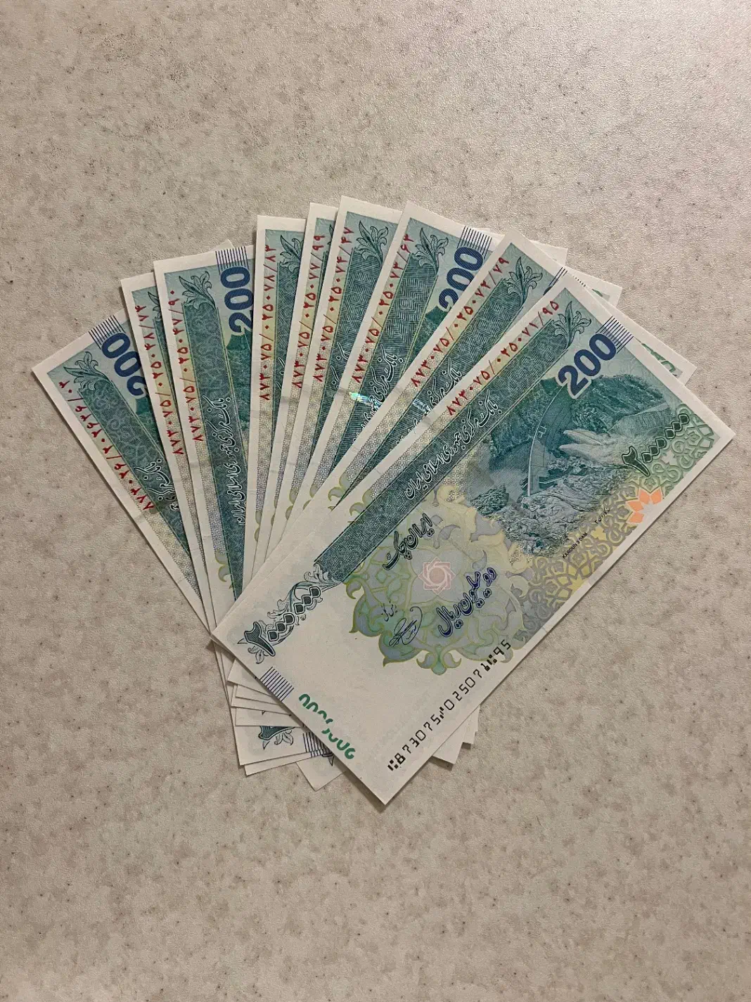 فروش جفت اسکناس ۲۰۰ تومانی|کلکسیون سکه، تمبر، اسکناس|تبریز, |دیوار