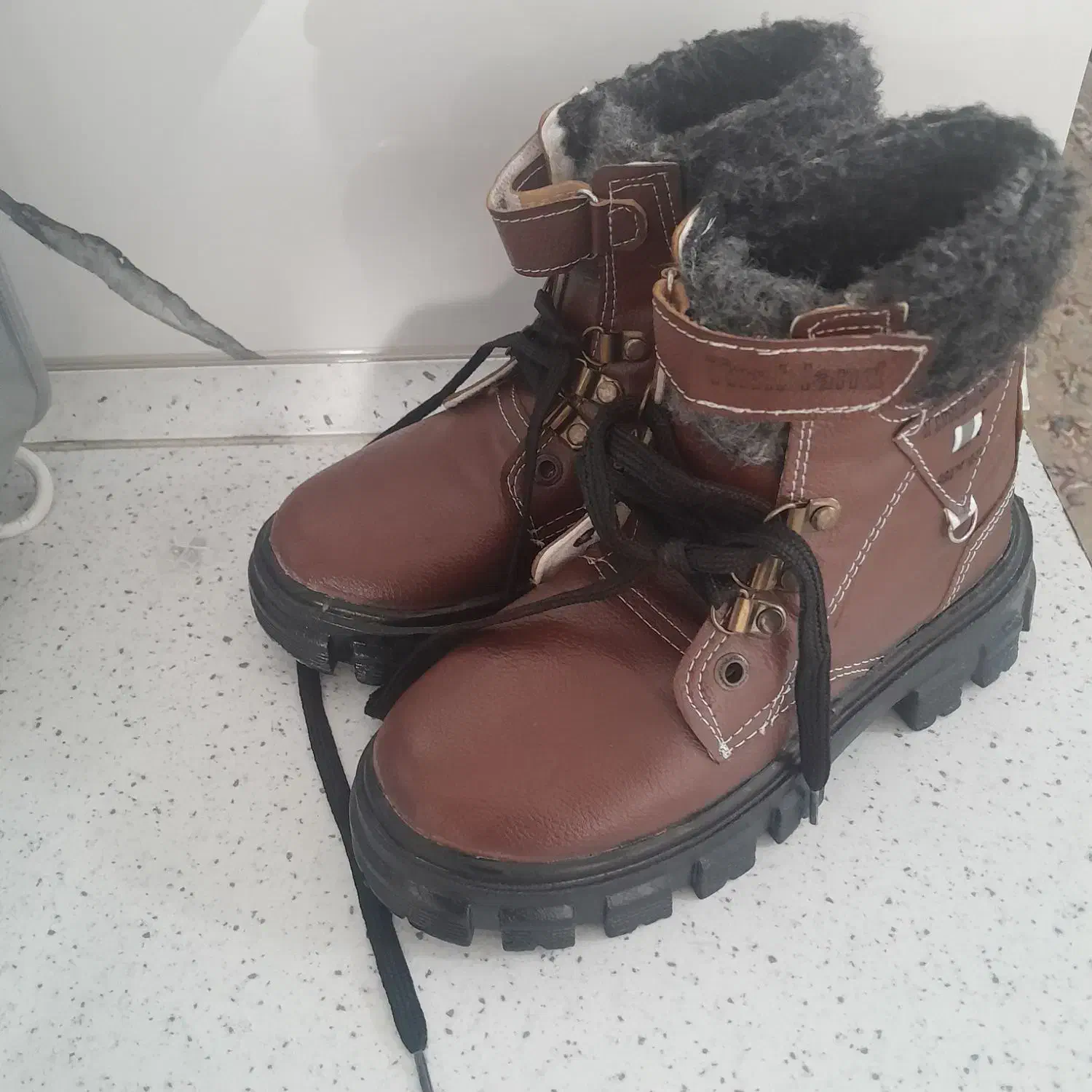 نیم بوت پسرانه نو سایز ۳۳|کفش و لباس بچه|پردیس, فاز ۸|دیوار