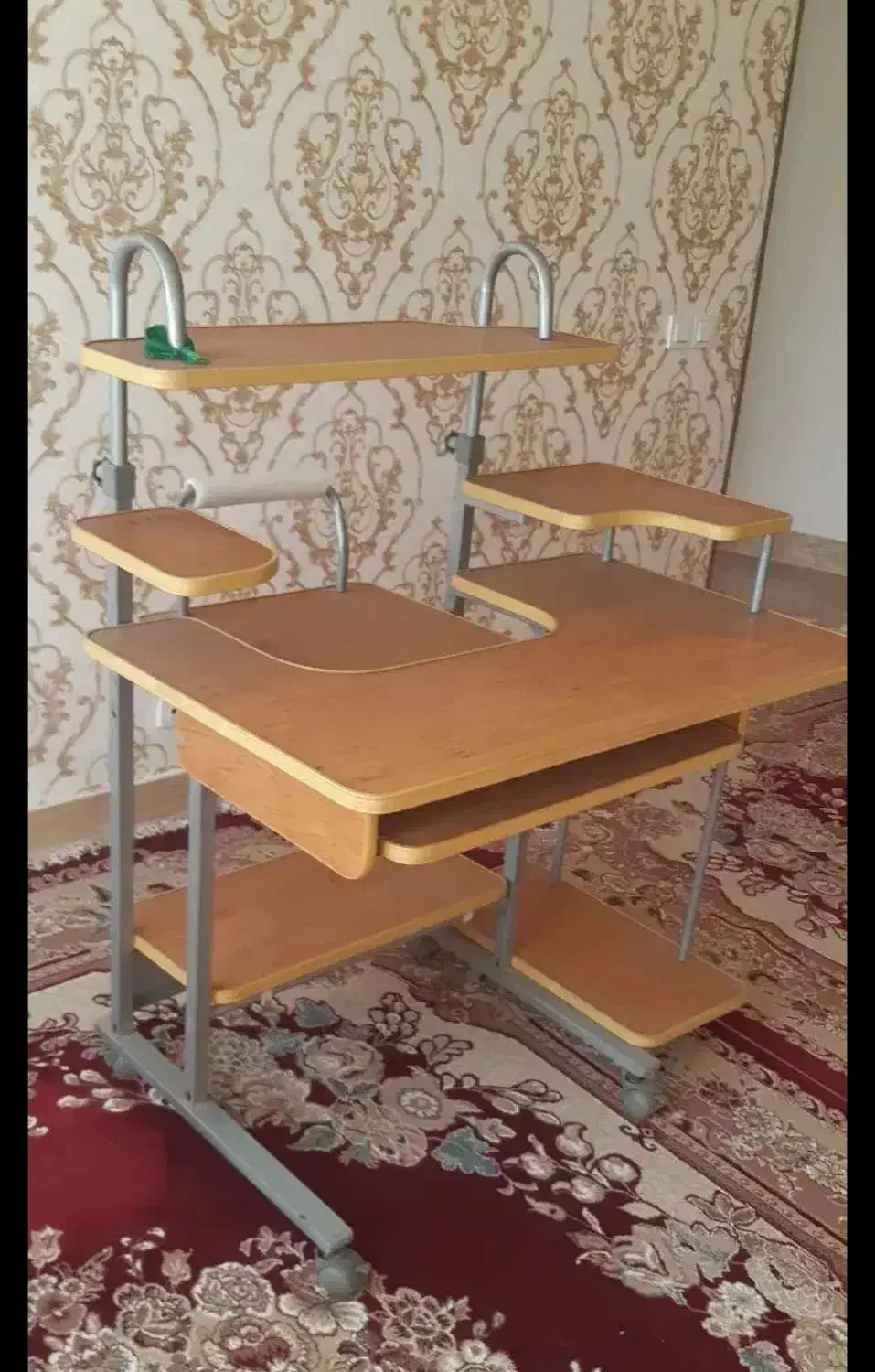 میز کامپیوتر و تحریر عـالی در حد نو|میز تحریر و کامپیوتر|سنندج, |دیوار