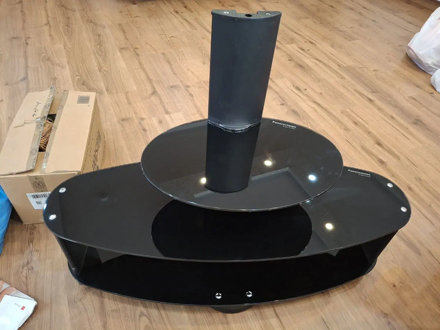 میز تلویزیون در حد نو|میز تلویزیون|رشت, معلم|دیوار