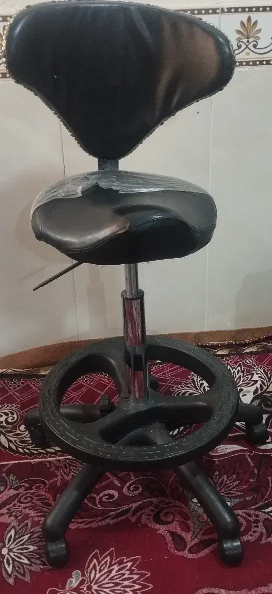 صندلی چرخ دار  با تنظیم ارتفاع فقط فقط یک و هفتصد|صندلی و نیمکت|چغادک, |دیوار