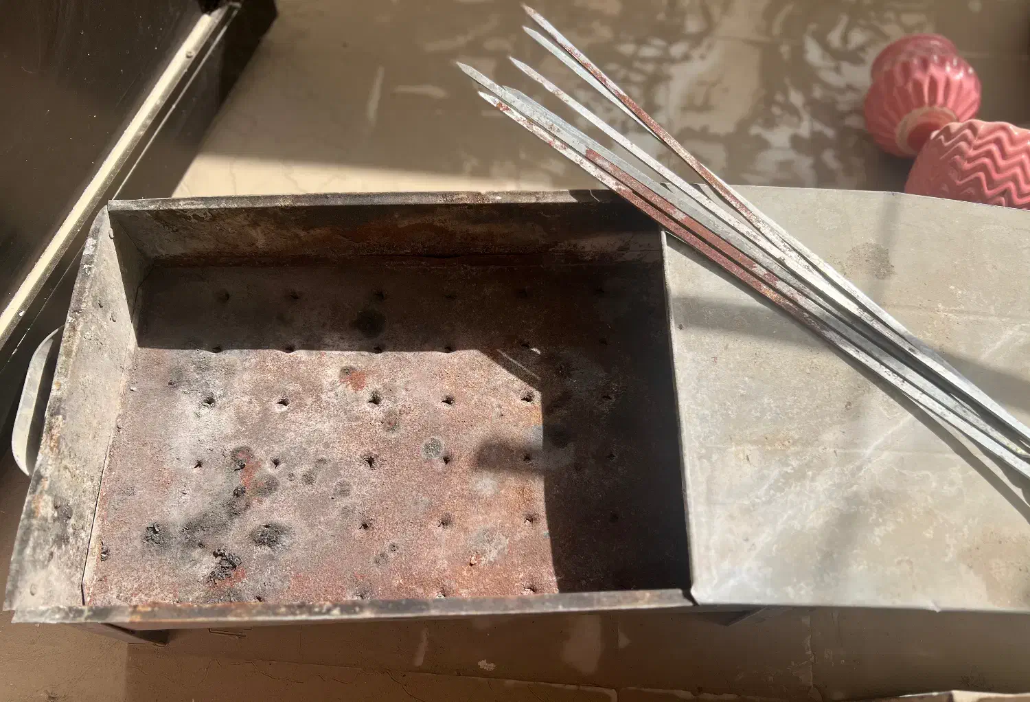 منقل پایه دار به همراه سیخ (باربیکیو، کبابزن)|اجاق گاز و لوازم برقی پختوپز|بندرعباس, |دیوار