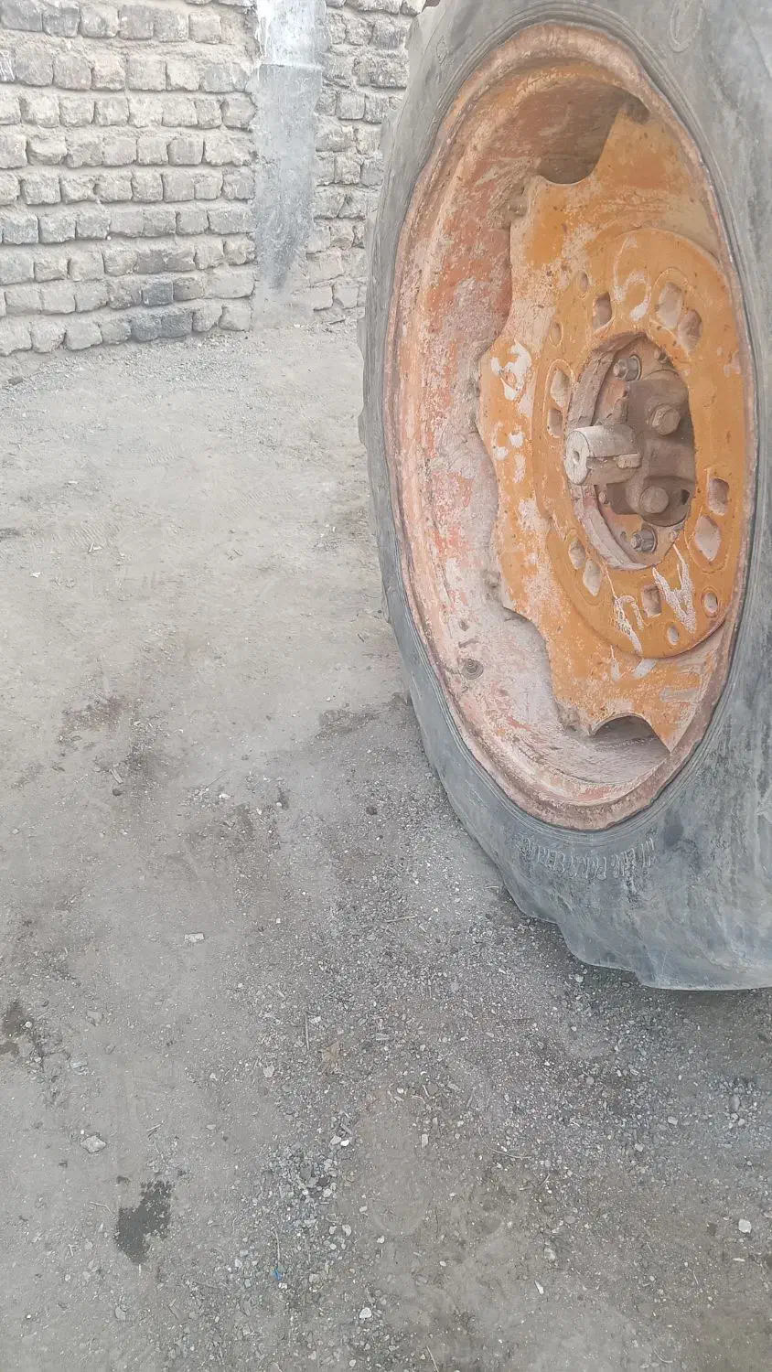 تراکتور رومانی|خودرو سنگین|قم, نیروگاه|دیوار