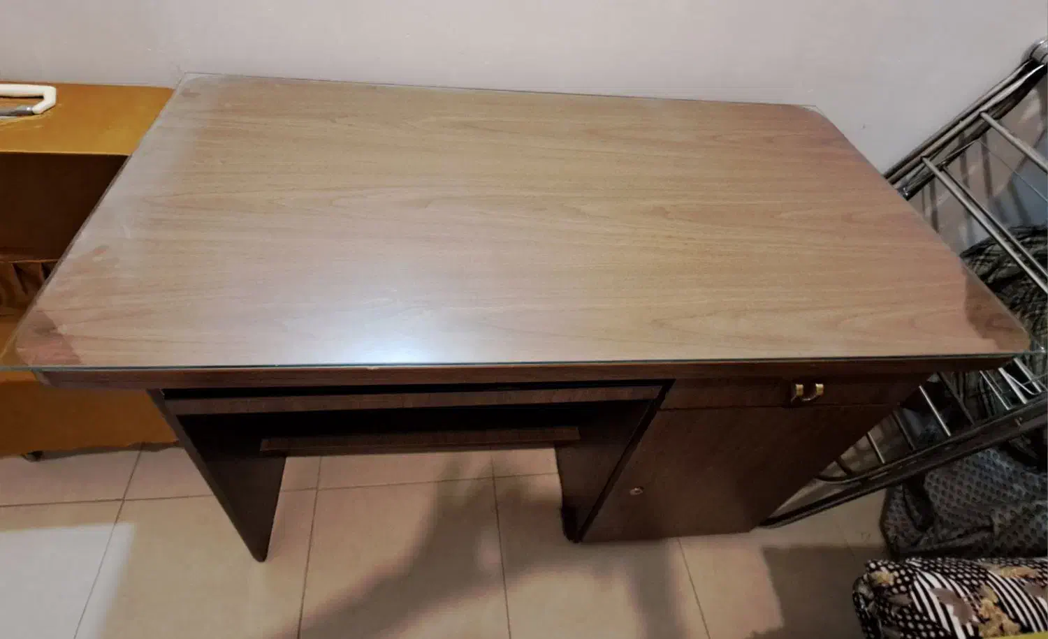 یک عدد بخاری و یک عدد میز تلویزیون و میز مطالعه|جاکفشی، کمد، دراور|سبزوار, ولیعصر (نجار آباد)|دیوار