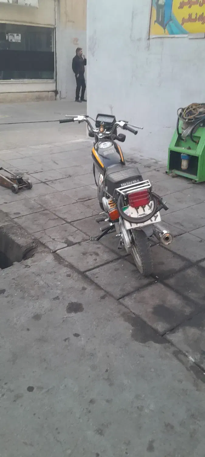 کویر ۱۲۵|موتورسیکلت|قدس, شهر‌قدس|دیوار