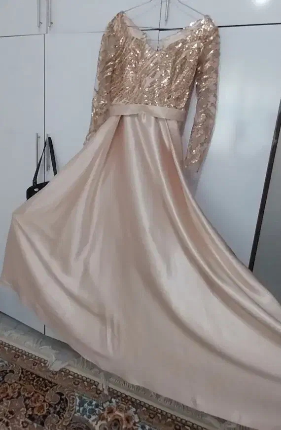 لباس مجلسی|لباس|قائن, |دیوار