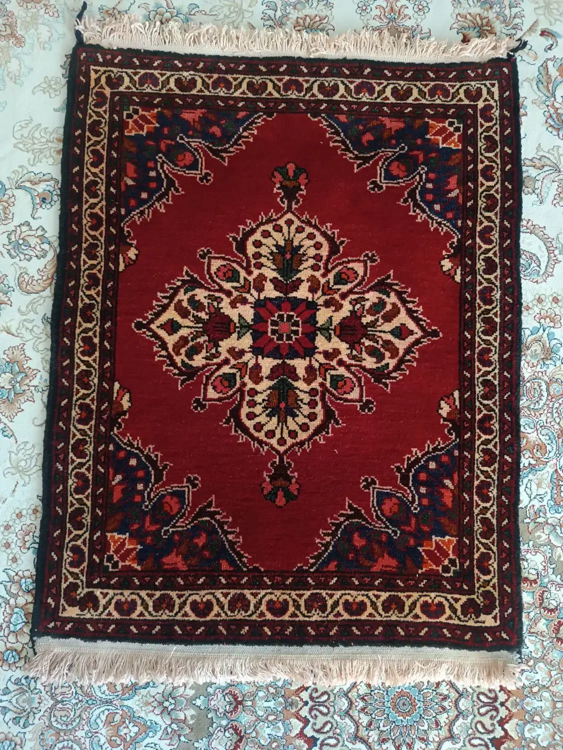 قالیچه‌های دست بافت|فرش|قرچک, قشلاق جیتو|دیوار