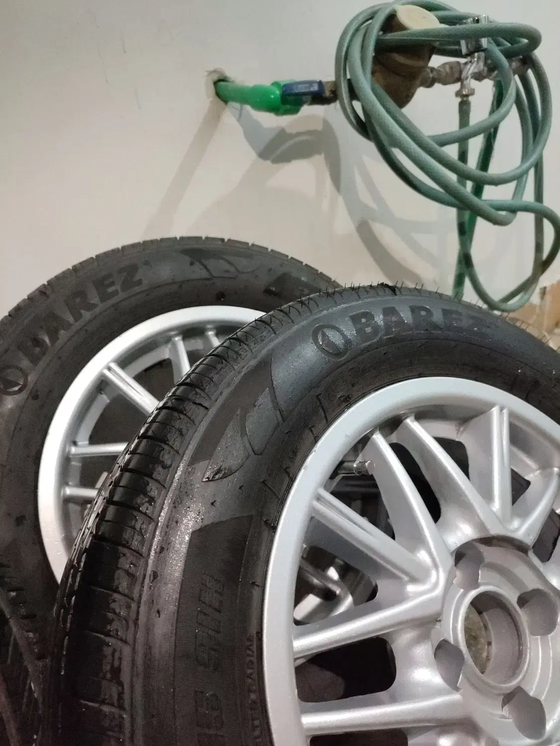 لاستیک 205 بارز|قطعات یدکی و لوازم جانبی|کازرون, |دیوار