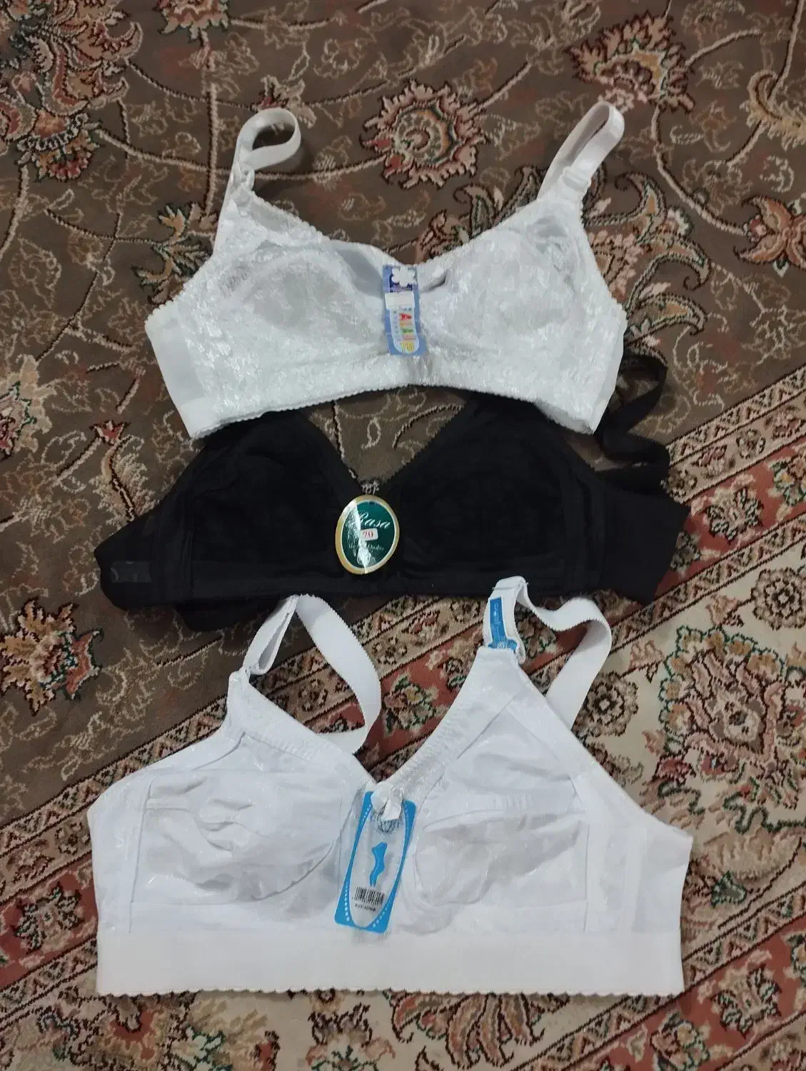 لباس زیر زنانه|لباس|مشهد, هفت تیر (نه دره)|دیوار