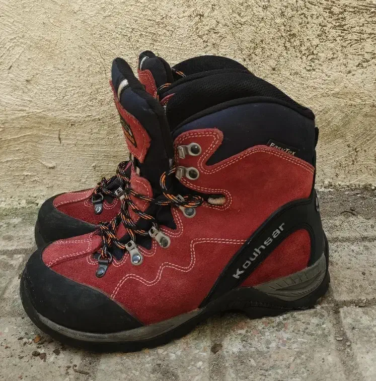 کفش کوهنوردی کوهسار|کیف، کفش، کمربند|رشت, جهاد|دیوار