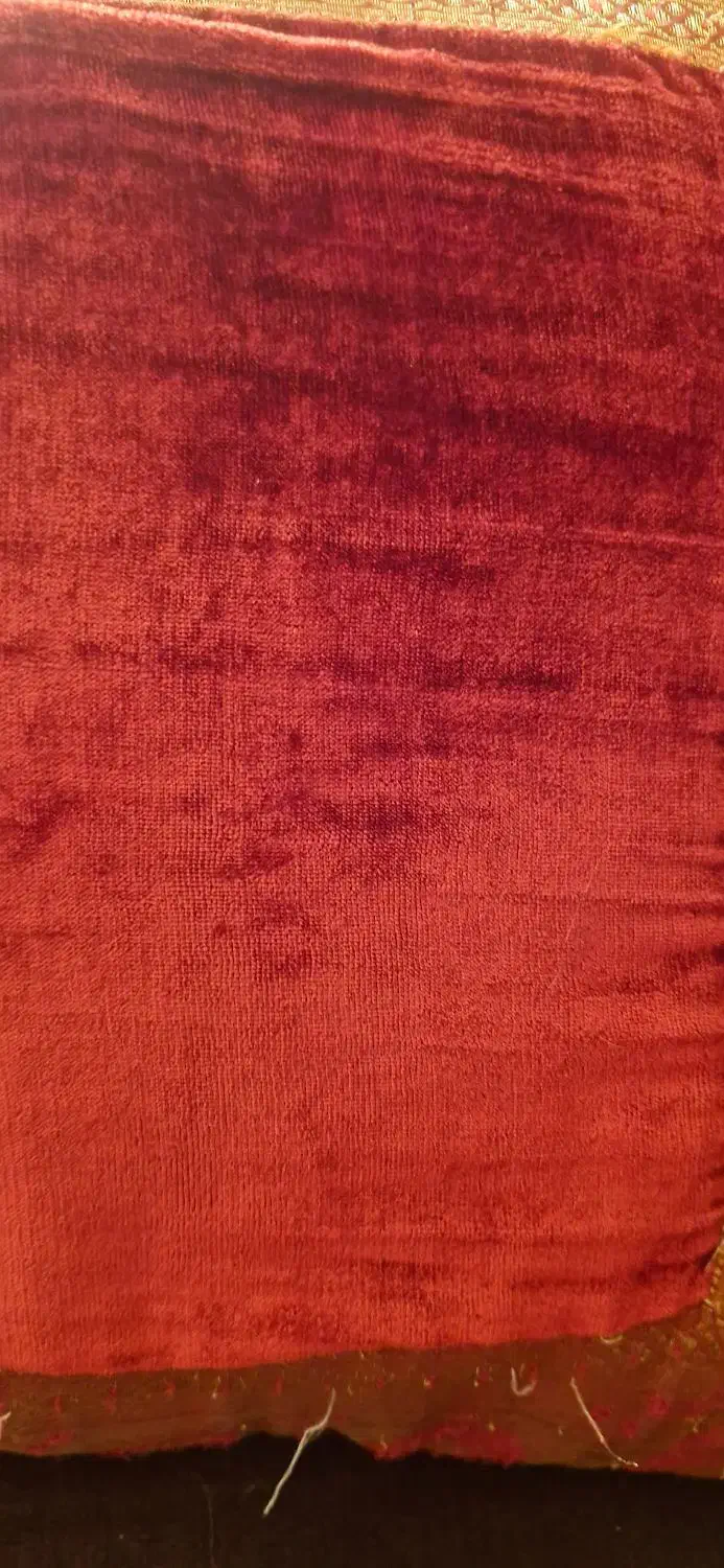 گمشده|اشیا|شاهین‌شهر, شهرک گلدیس|دیوار