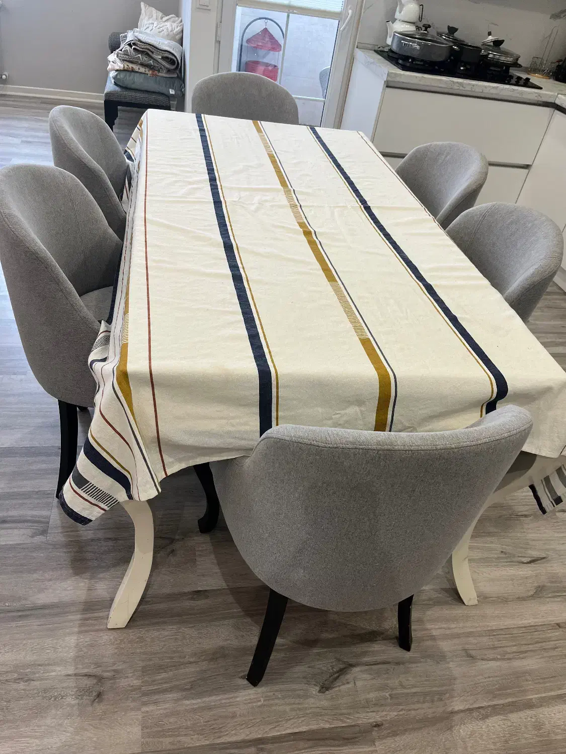 میزناهارخوری|میز و صندلی غذاخوری|رشت, معلم|دیوار