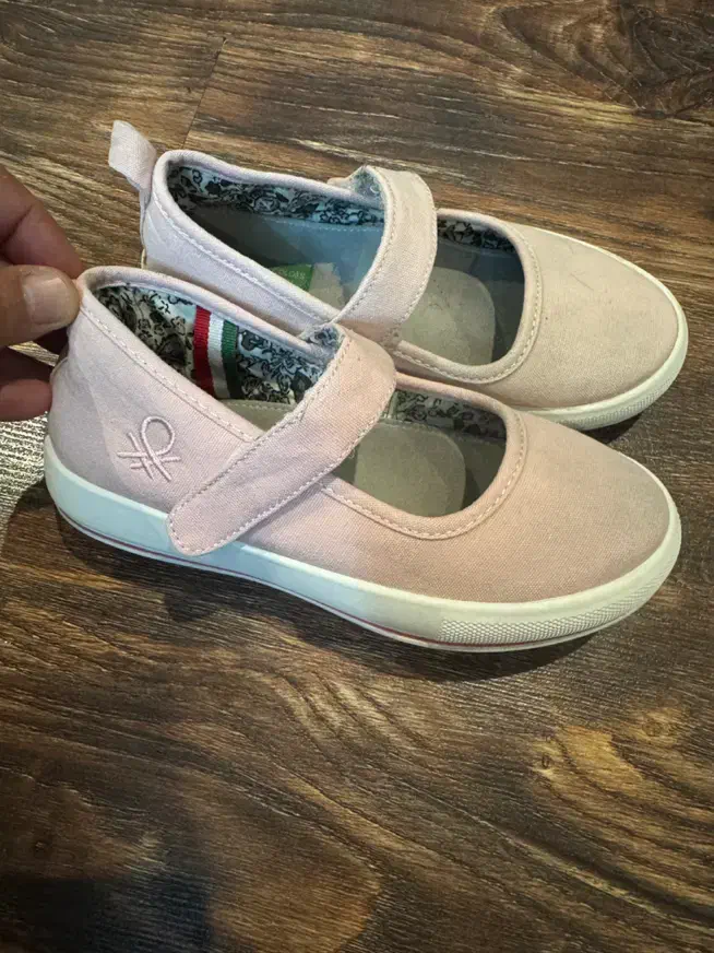 کفش دخترانه بنتون سایز ۳۲|کفش و لباس بچه|تهران, فرمانیه|دیوار