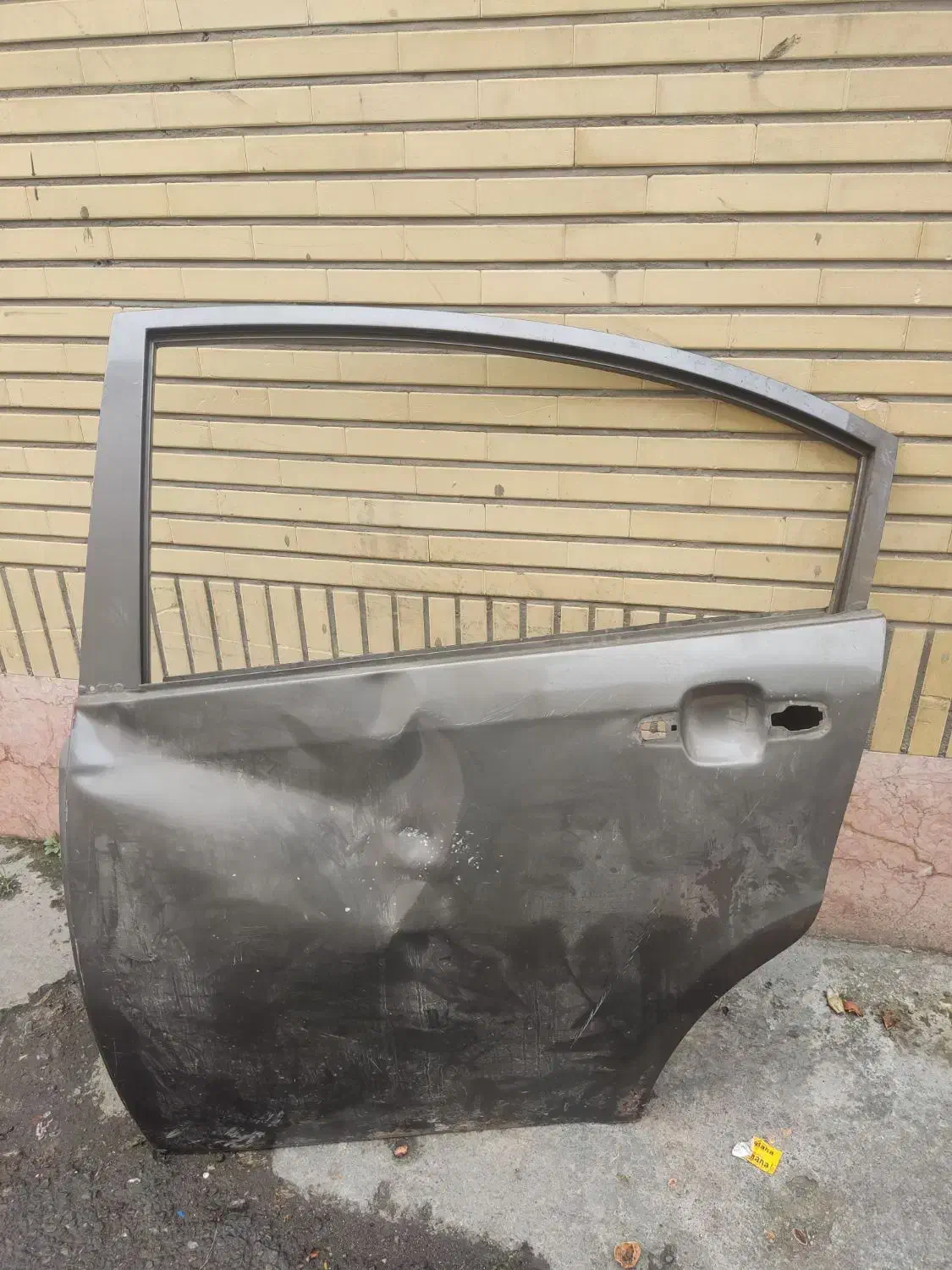 در عقب سمت چپ mvm 530|قطعات یدکی و لوازم جانبی|رشت, معلولین|دیوار