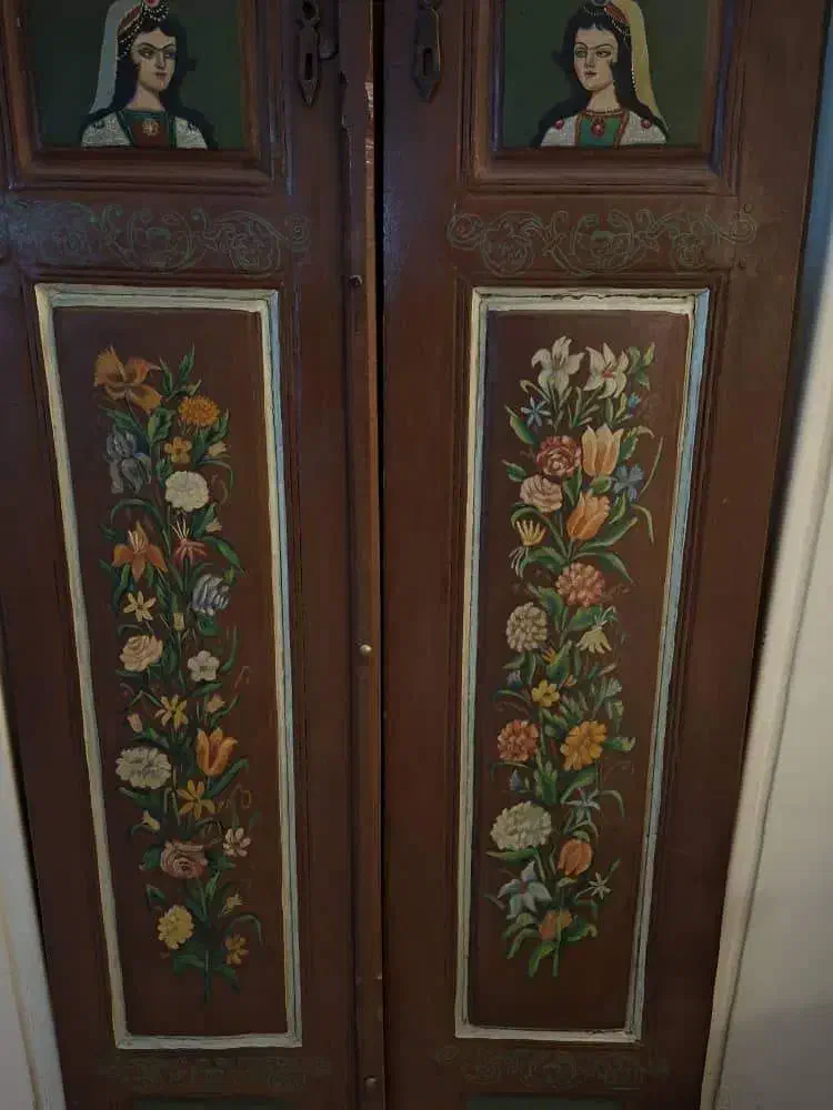 درب قدیمی چوب گردو|کلکسیون اشیاء عتیقه|تهران, بنیهاشم|دیوار