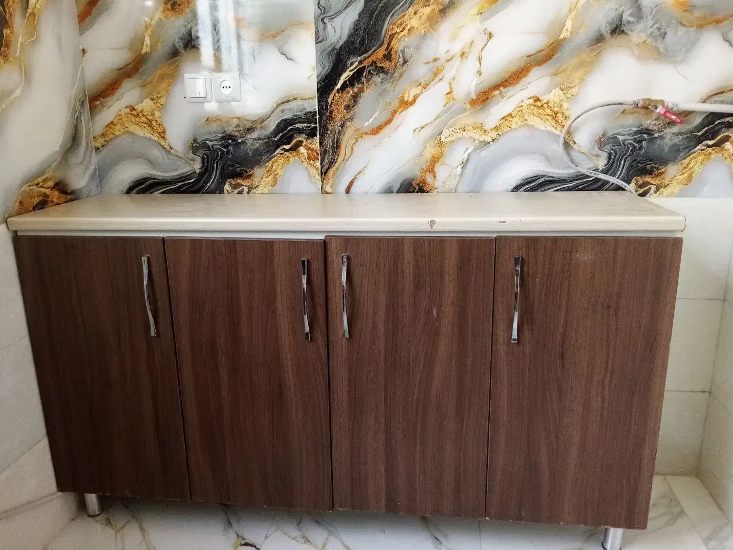 کابینت|آب‌چکان و نظم‌دهنده ظروف|قم, قلعه کامکار|دیوار