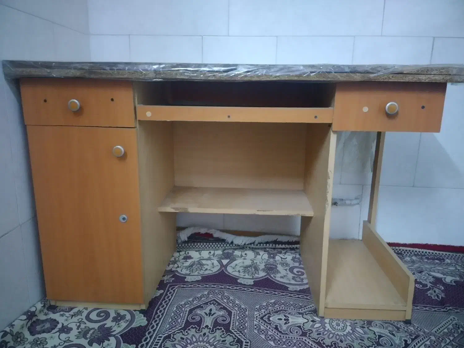 میز|میز تحریر و کامپیوتر|توتکابن, |دیوار