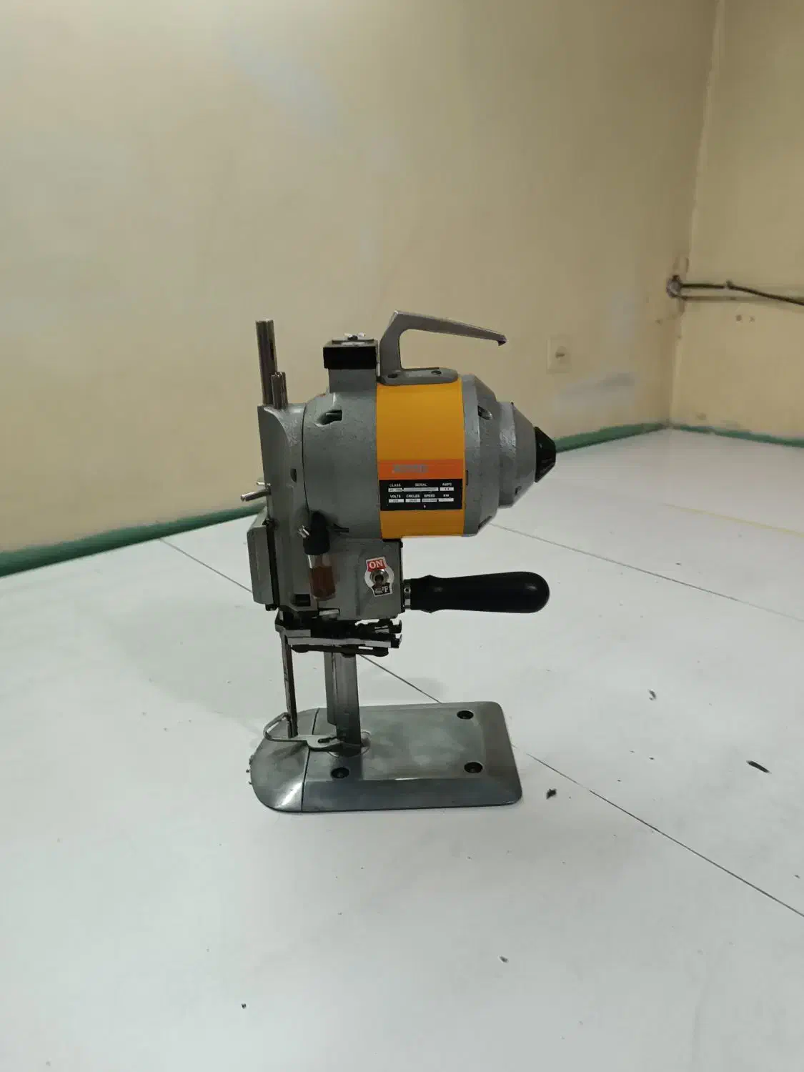 قیچی برقی برشکاری جویی|لوازم خیاطی و بافتنی|تهران, شادآباد|دیوار