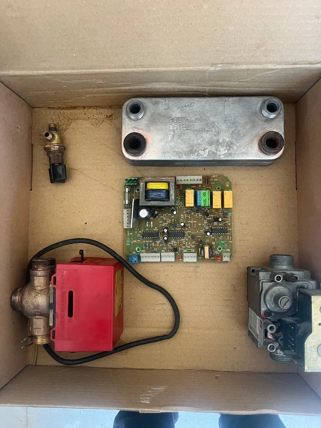 قطعات پکیج بوتان bn شیر موتوری .برد مبدل ثانویه|آبگرمکن، پکیج، شوفاژ|مشهد, تربیت (صدف)|دیوار