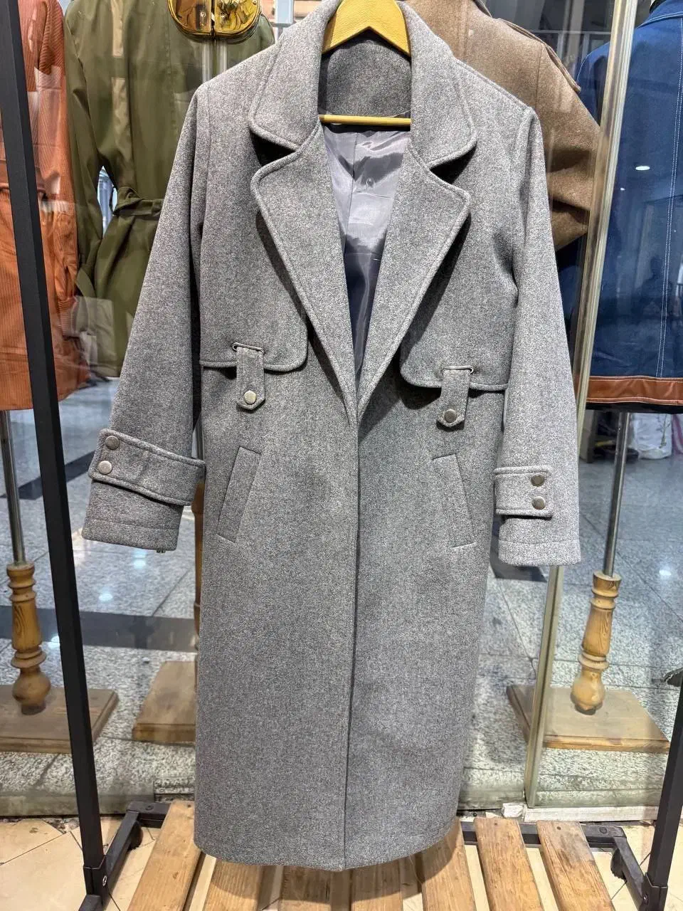 پالتو|لباس|بیجار, |دیوار