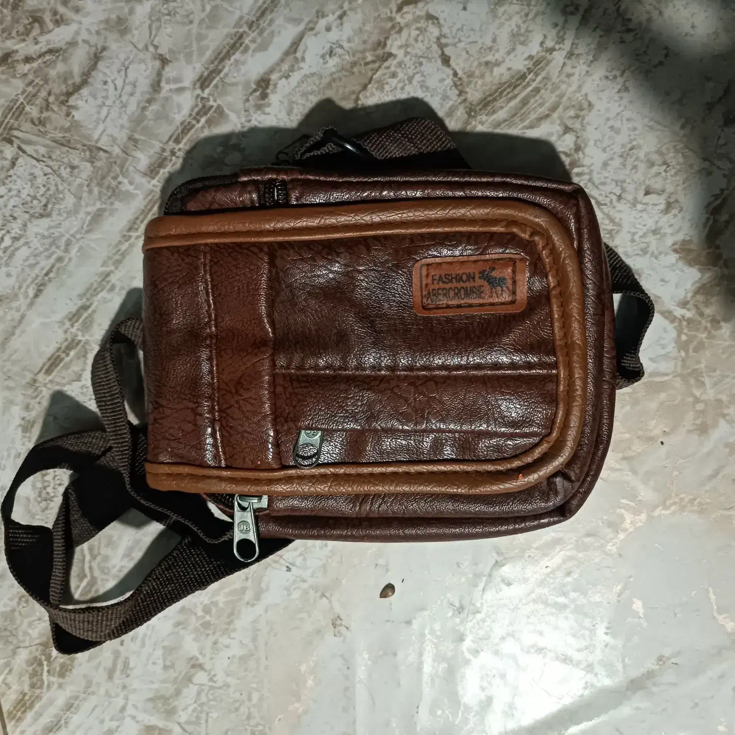 کیف مدارک وچک|اشیا|اراک, |دیوار