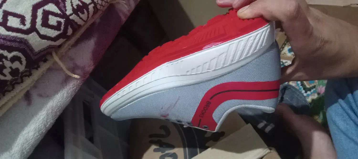 کفش نو|کیف، کفش، کمربند|اهرم, |دیوار