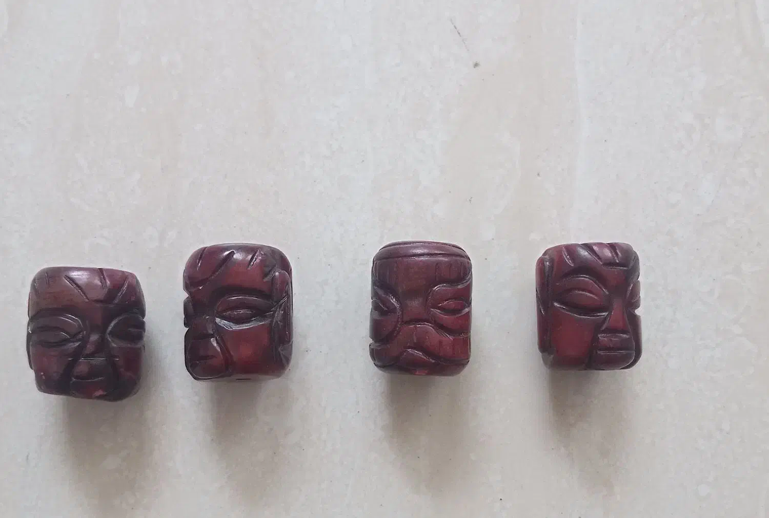 دو جفت سنگهای خونین|جواهرات|کرمانشاه, |دیوار