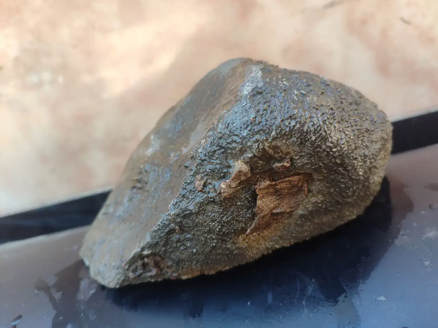 سنگهای مشکوک به شهاب سنگ|کلکسیون اشیاء عتیقه|بیرجند, |دیوار