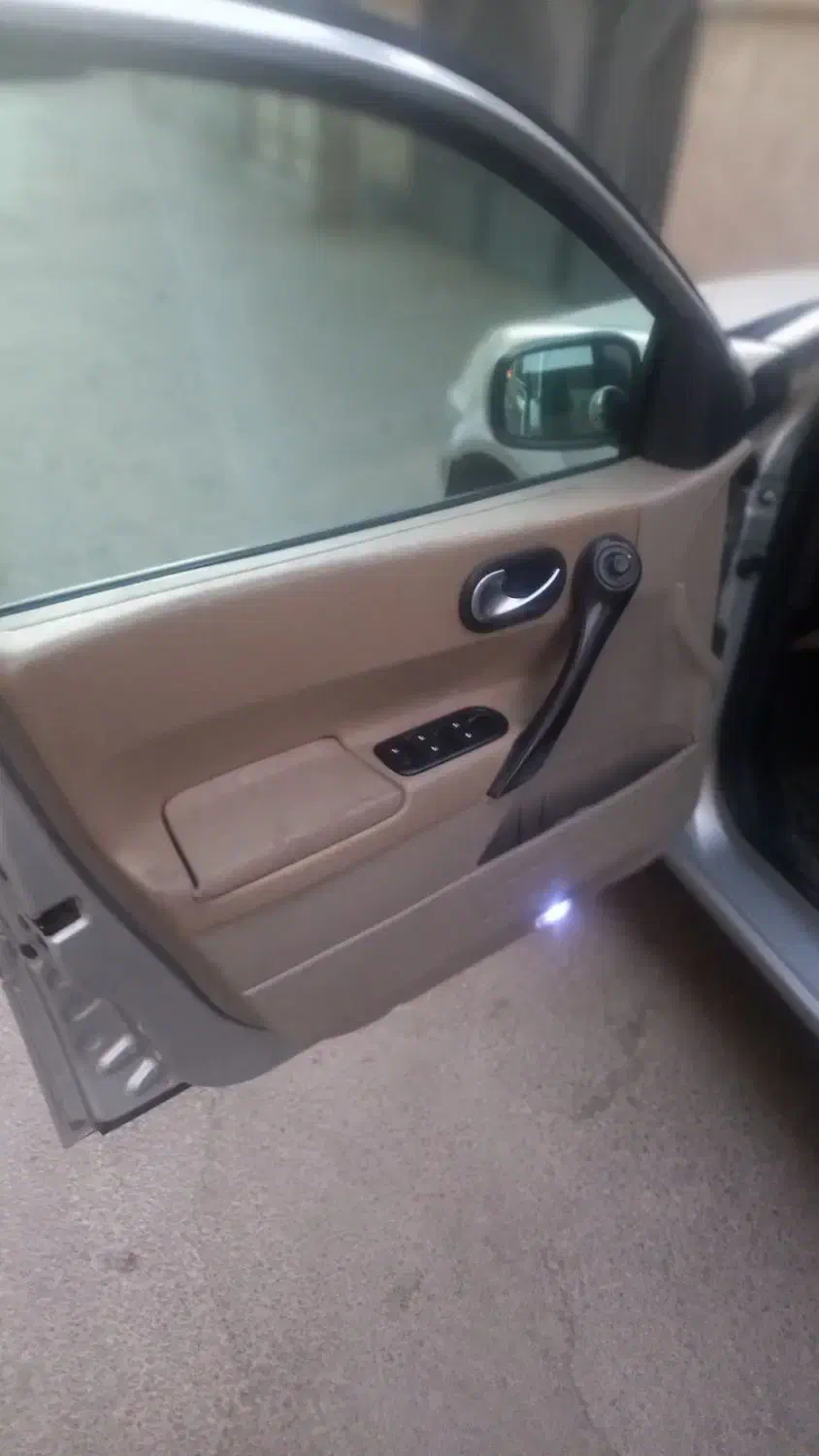 مگان نقرهای وارداتی ۲۰۰۰۶ اتومات بدون رنگ|خودرو سواری و وانت|اصفهان, شمس آباد|دیوار