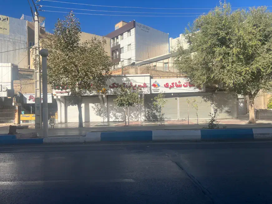 تجاری بر خیابان داخل شهر|اجارهٔ مغازه و غرفه|ایلام, |دیوار