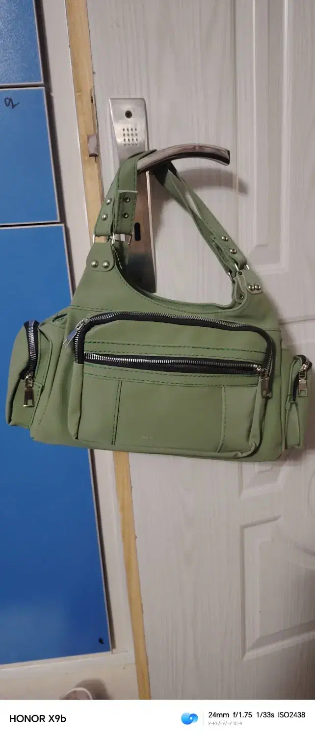 کیف|کیف، کفش، کمربند|تربت‌حیدریه, کاشانی|دیوار