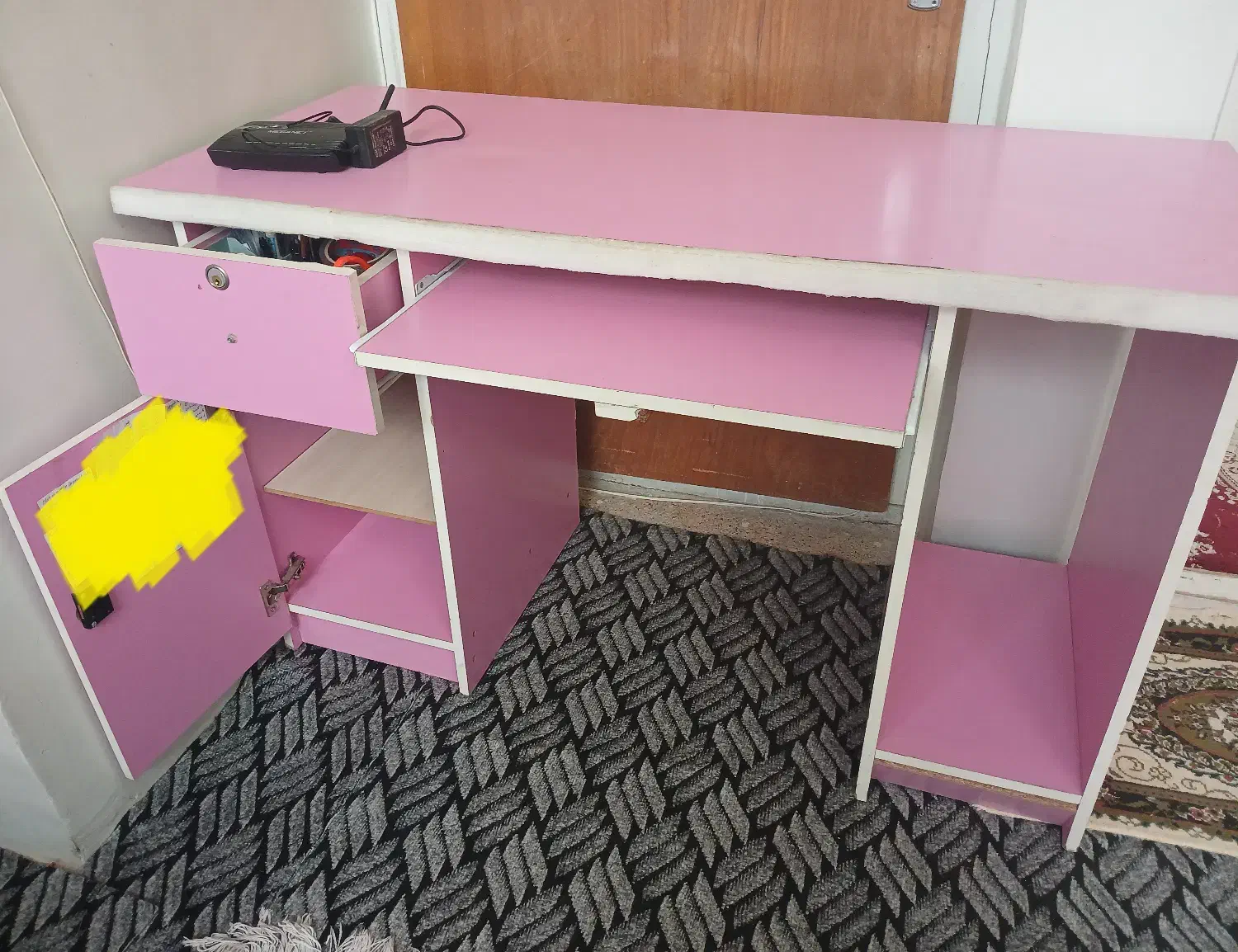 میز کامپیوتر سالم و خوش رنگ|میز تحریر و کامپیوتر|اردبیل, |دیوار