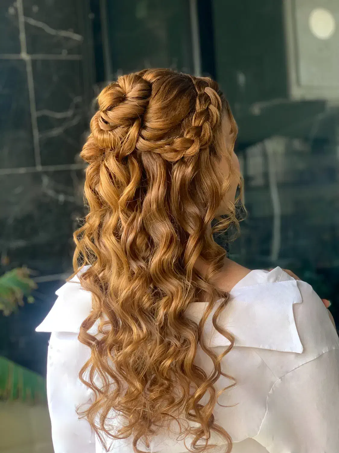 آموزش شینیون و میکاپ حرفه ای عروس و رنگ و لایت|خدمات آرایشگری و زیبایی|ساری, |دیوار