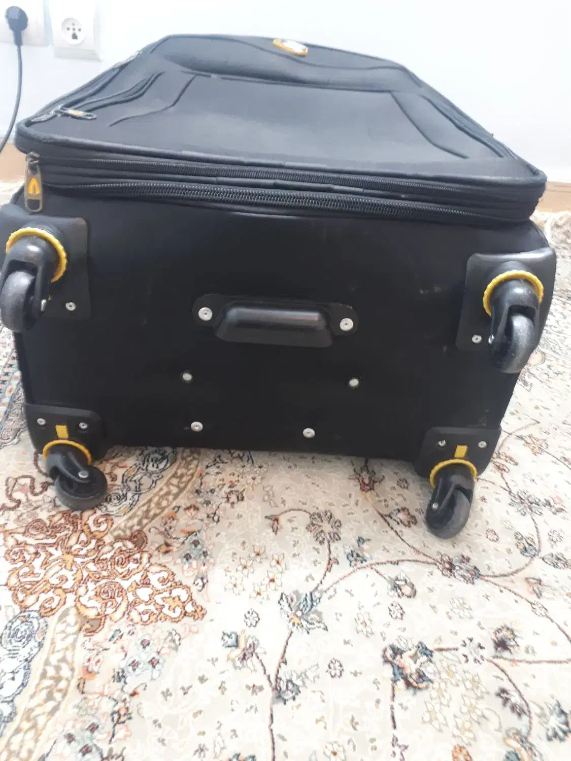 چمدان|کیف، کفش، کمربند|اصفهان, لیمجیر|دیوار