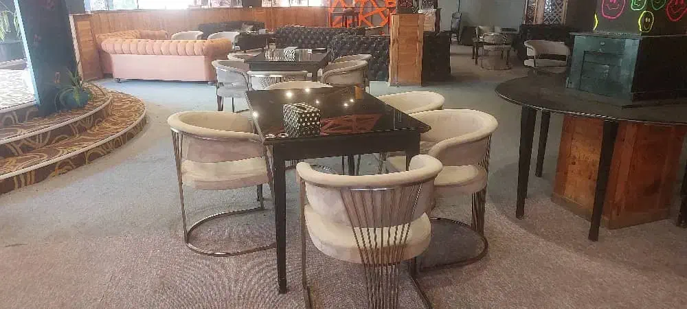 تخت شاهنشین میز صندلی|صندلی و نیمکت|کیش, |دیوار