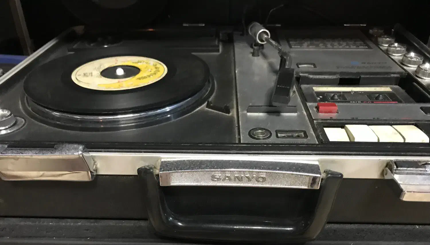 گرامافون کلاسیک|کلکسیون اشیاء عتیقه|میانه, |دیوار