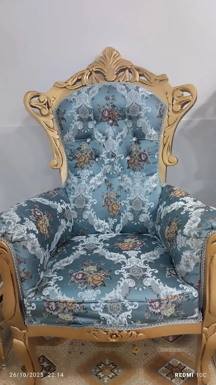 مبل سلطنتی سالم و بسیار تمیز|مبلمان خانگی و میز عسلی|بردسکن, |دیوار